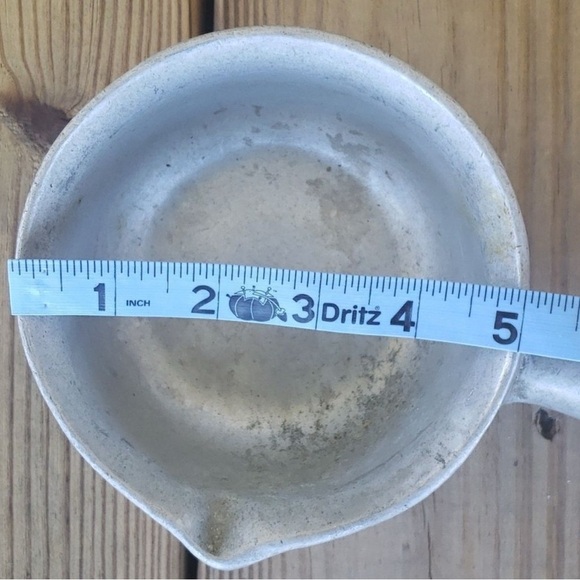 Vintage rustic pewter butter melting pot - Picture 5 of 9